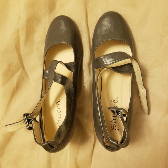 Dark Grey Bucco Round-toe Cross-Strap Heel - Picture 1 of 4